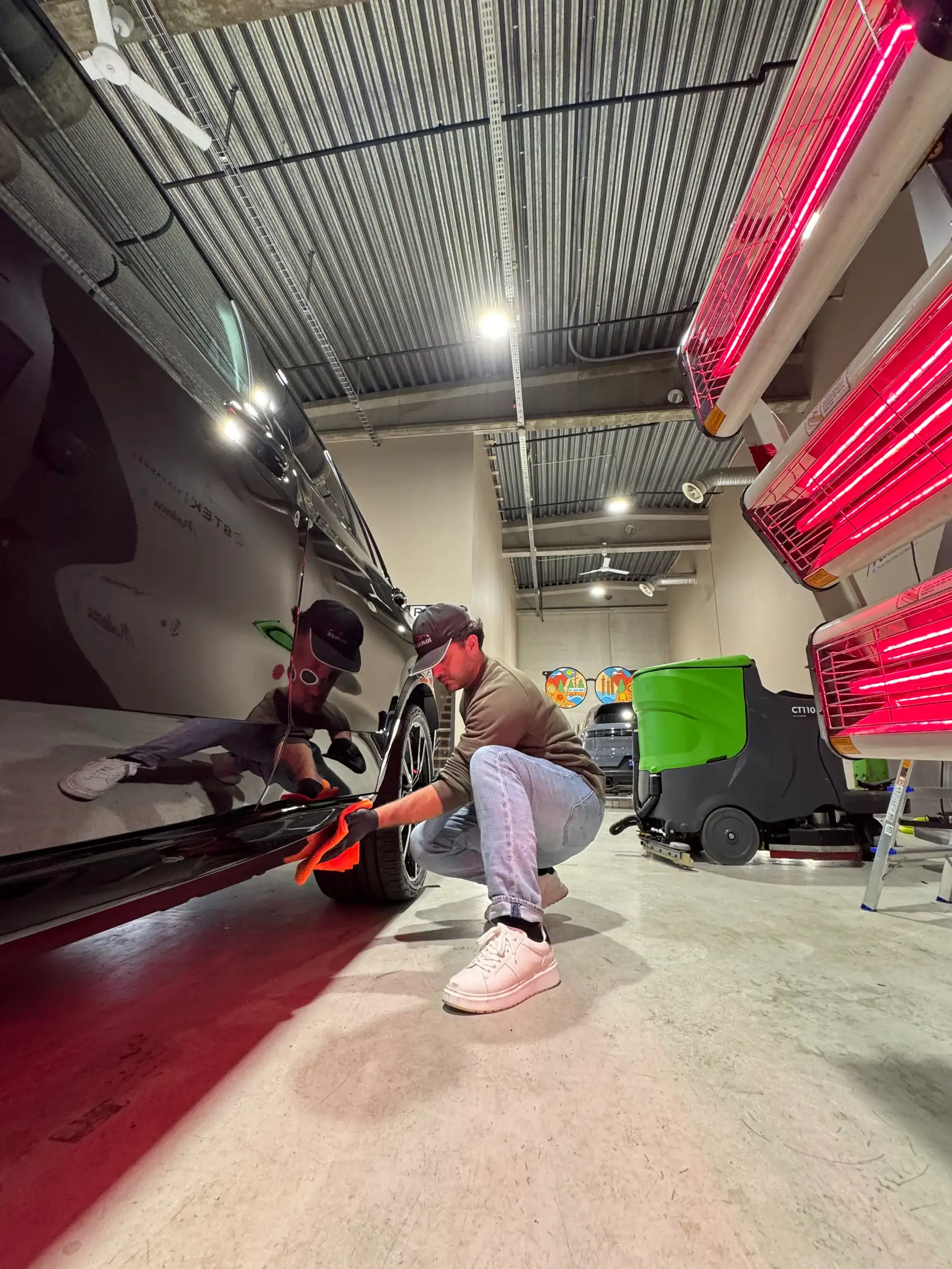 Keramisk lakkforsegling på ny bil i hallen i Oslo