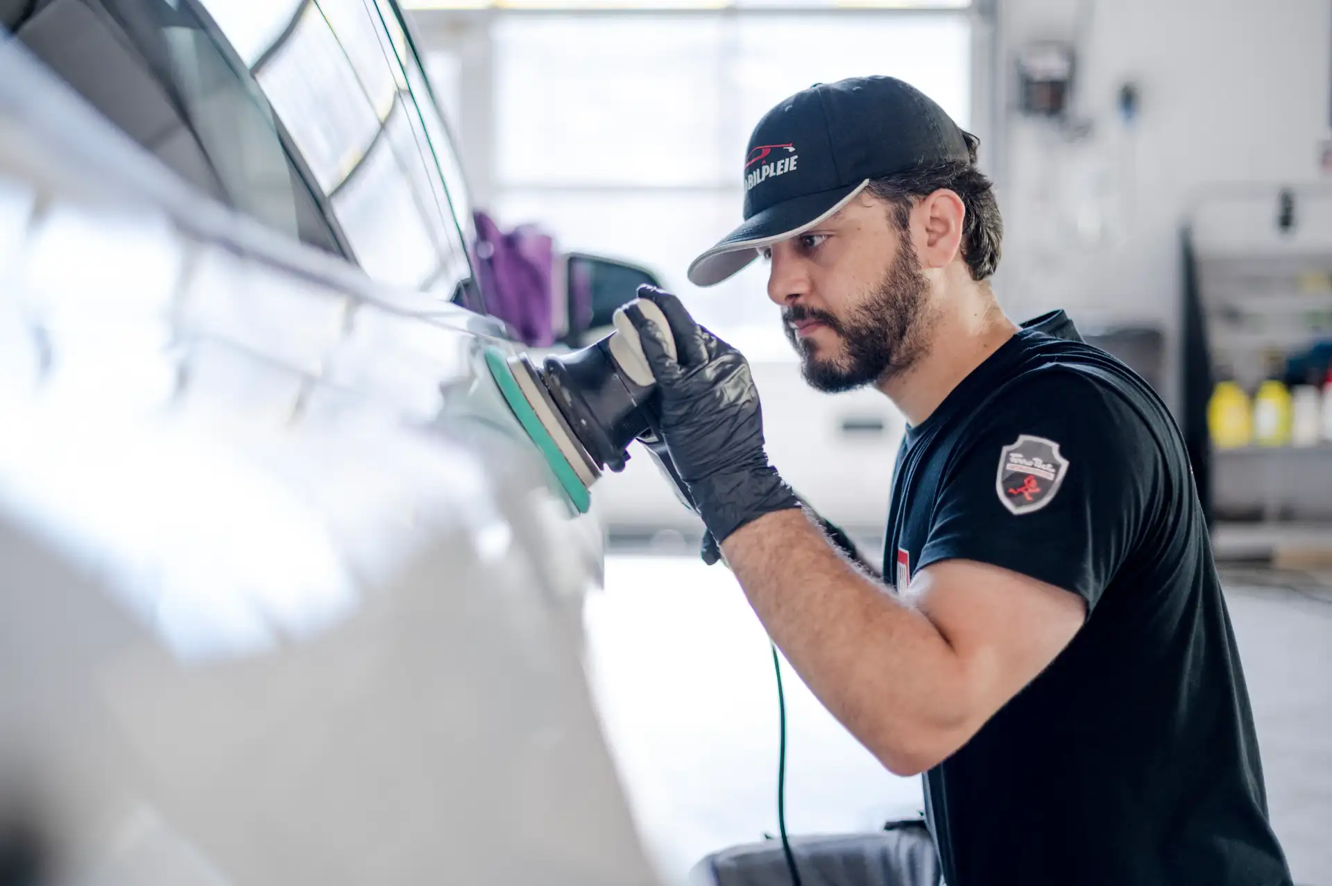 Entusiastbil med høyglans etter flere steg polering og coating